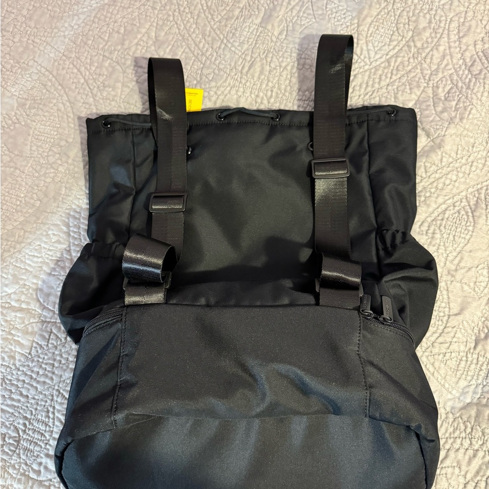 Beyond Yoga multipurpose gym/yoga bag. NWT. - Picture 2 of 4